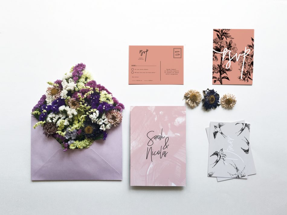 Faire -part de mariage romantique rose avec des motifs oiseaux et branches petites fleurs