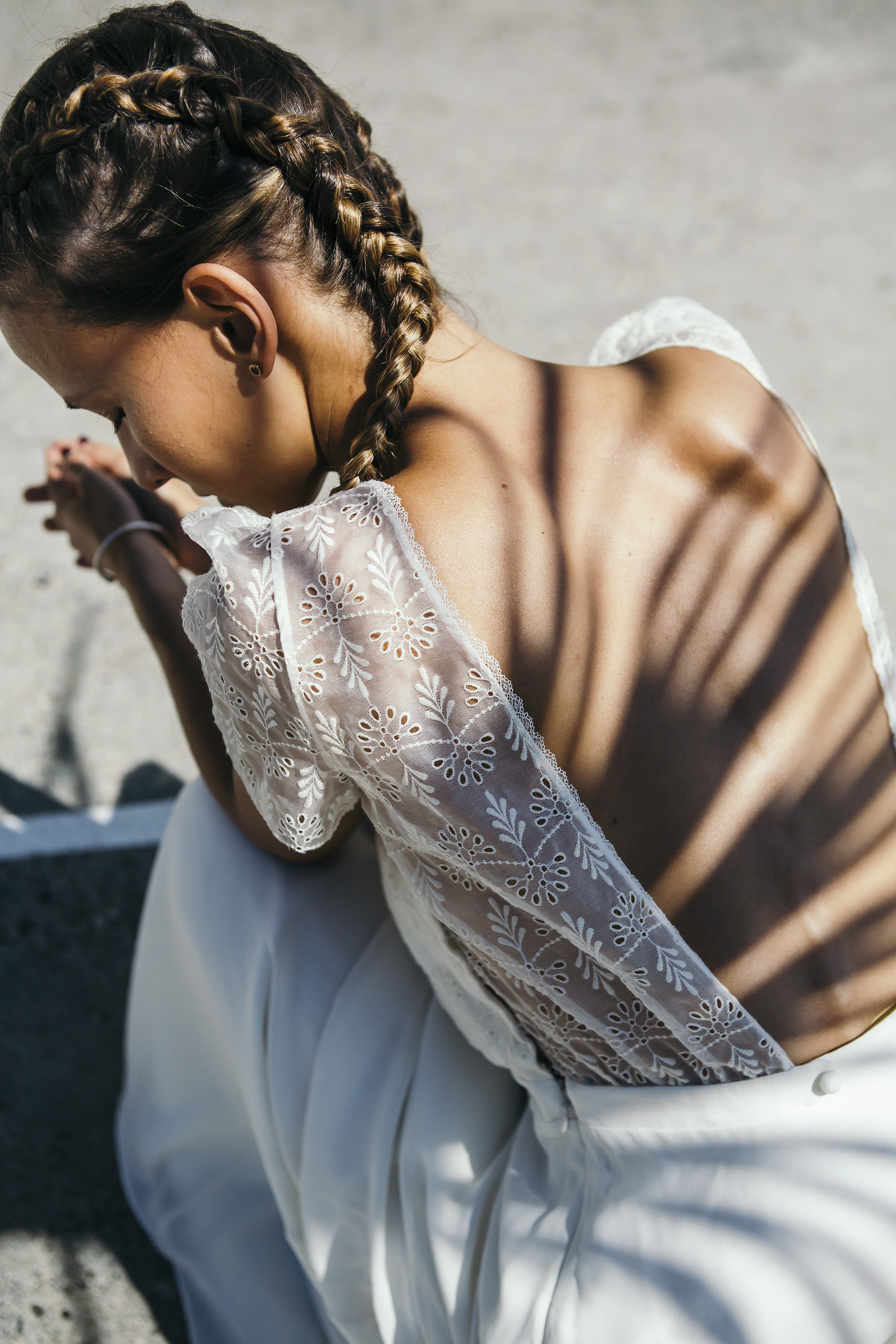 mariage d'une mariée qui a du style avec ses tresses africaines très tendances