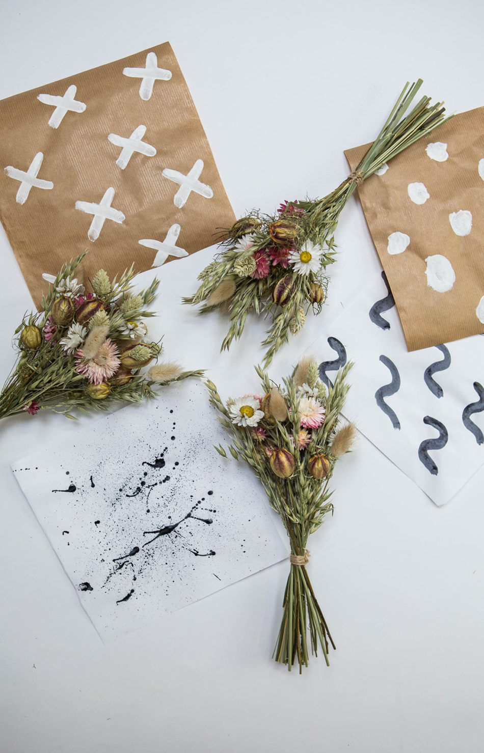 fleurs sechés et papier déco