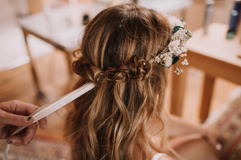coiffure mariage tresses et couronne de fleurs