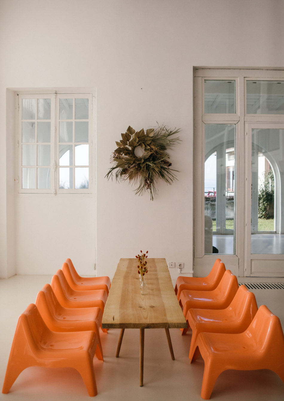 table et coin enfant dans un mariage